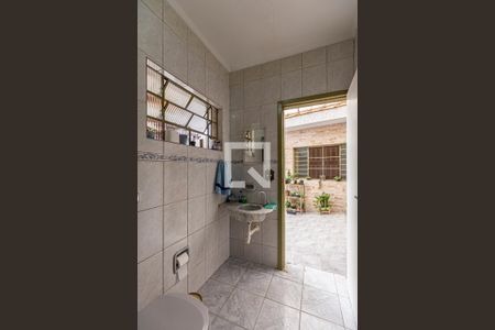 Casa à venda com 440m², 5 quartos e 7 vagasBanheiro de serviço