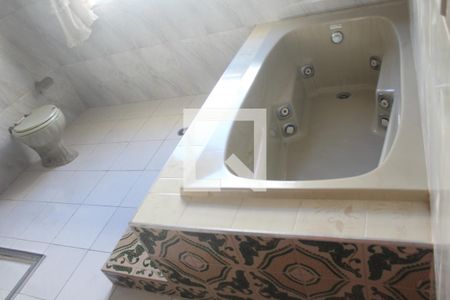 Casa à venda com 300m², 4 quartos e 5 vagasBanheiro Suíte 3