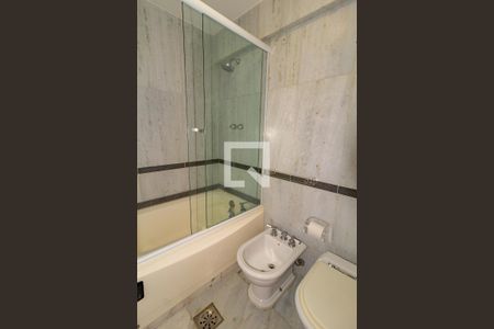 Banheiro da suíte  de apartamento para alugar com 4 quartos, 150m² em Ipanema, Rio de Janeiro