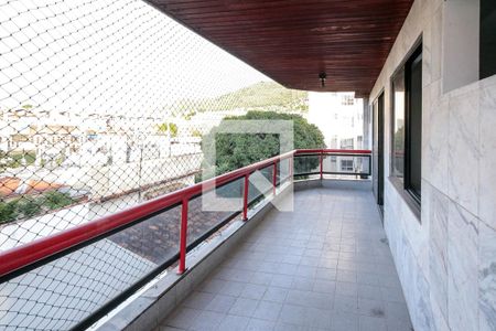 Apartamento à venda com 130m², 3 quartos e 2 vagas Apartamento à venda com 130m², 3 quartos e 2 vagasVaranda