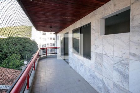 Apartamento à venda com 130m², 3 quartos e 2 vagas Apartamento à venda com 130m², 3 quartos e 2 vagasVaranda