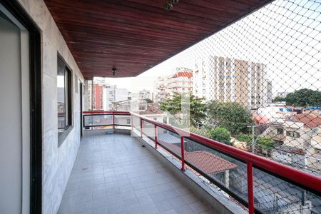 Apartamento à venda com 130m², 3 quartos e 2 vagas Apartamento à venda com 130m², 3 quartos e 2 vagasVaranda