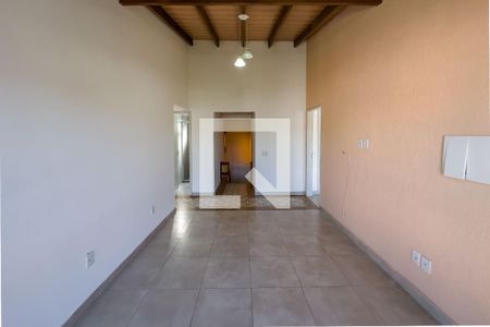 Sala íntima de casa à venda com 3 quartos, 200m² em Cristal, Porto Alegre