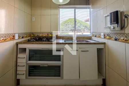 Casa à venda com 200m², 3 quartos e 7 vagas Casa à venda com 200m², 3 quartos e 7 vagasCozinha