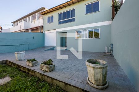 Casa à venda com 200m², 3 quartos e 7 vagas Casa à venda com 200m², 3 quartos e 7 vagasQuintal