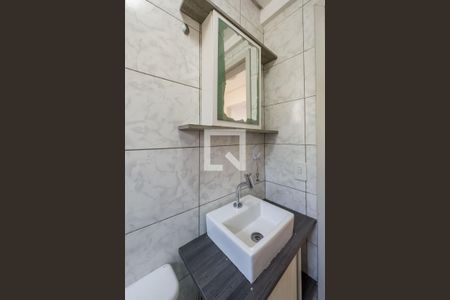 Casa à venda com 200m², 3 quartos e 7 vagas Casa à venda com 200m², 3 quartos e 7 vagasBanheiro Corredor