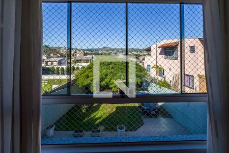 Sala íntima de casa à venda com 3 quartos, 200m² em Cristal, Porto Alegre