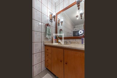 Casa à venda com 208m², 4 quartos e 2 vagasBanheiro da suíte