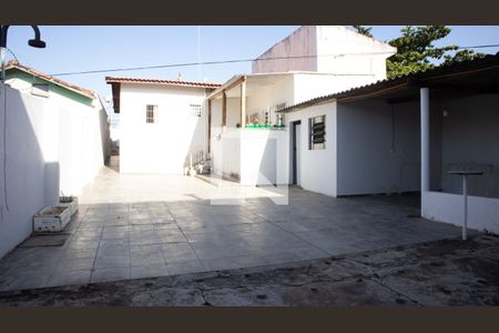 Casa à venda com 320m², 3 quartos e 2 vagas Casa à venda com 320m², 3 quartos e 2 vagasQuintal
