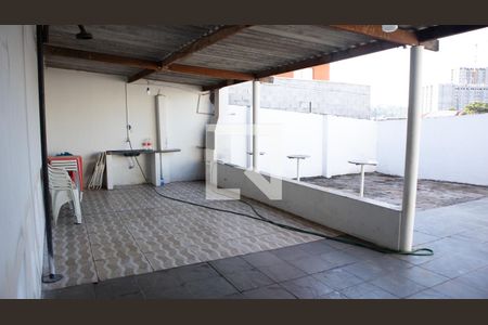 Casa à venda com 320m², 3 quartos e 2 vagas Casa à venda com 320m², 3 quartos e 2 vagasQuintal