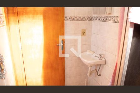 Casa à venda com 320m², 3 quartos e 2 vagas Casa à venda com 320m², 3 quartos e 2 vagasBanheiro área de serviço