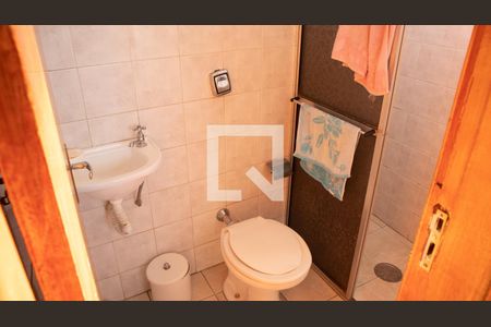 Casa à venda com 320m², 3 quartos e 2 vagas Casa à venda com 320m², 3 quartos e 2 vagasBanheiro área de serviço