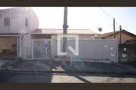 Casa à venda com 320m², 3 quartos e 2 vagas Casa à venda com 320m², 3 quartos e 2 vagasFachada