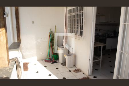 Casa à venda com 320m², 3 quartos e 2 vagas Casa à venda com 320m², 3 quartos e 2 vagasVaranda da cozinha