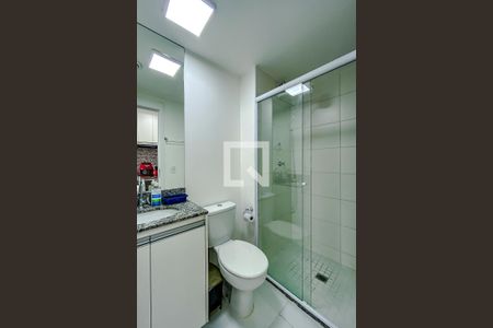 Banheiro de kitnet/studio para alugar com 1 quarto, 26m² em Quarta Parada, São Paulo