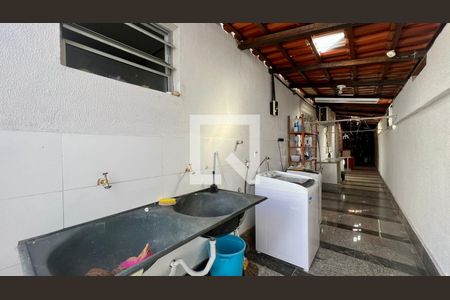 Casa à venda com 330m², 4 quartos e 3 vagas Casa à venda com 330m², 4 quartos e 3 vagasÁrea de Serviço