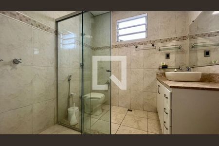 Casa à venda com 330m², 4 quartos e 3 vagas Casa à venda com 330m², 4 quartos e 3 vagasBanheiro