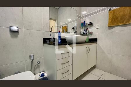 Casa à venda com 330m², 4 quartos e 3 vagas Casa à venda com 330m², 4 quartos e 3 vagasBanheiro social