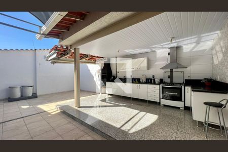 Casa à venda com 330m², 4 quartos e 3 vagas Casa à venda com 330m², 4 quartos e 3 vagasCozinha