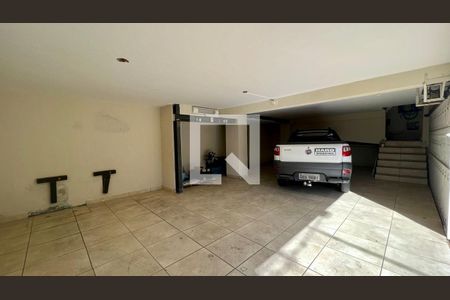 Casa à venda com 330m², 4 quartos e 3 vagas Casa à venda com 330m², 4 quartos e 3 vagasQuintal