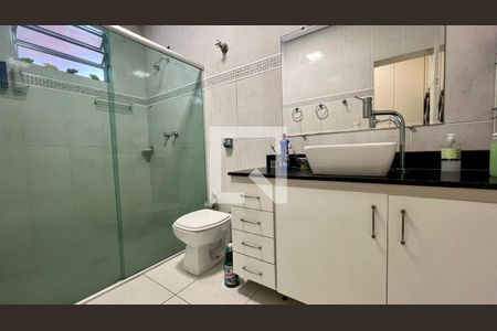 Casa à venda com 330m², 4 quartos e 3 vagas Casa à venda com 330m², 4 quartos e 3 vagasBanheiro social