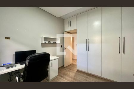 Casa à venda com 330m², 4 quartos e 3 vagas Casa à venda com 330m², 4 quartos e 3 vagasQuarto 4