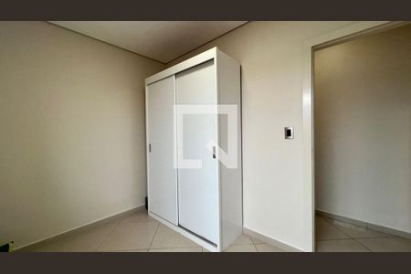 Casa à venda com 330m², 4 quartos e 3 vagas Casa à venda com 330m², 4 quartos e 3 vagasQuarto 4