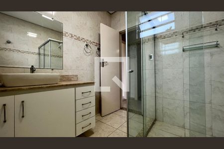 Casa à venda com 330m², 4 quartos e 3 vagas Casa à venda com 330m², 4 quartos e 3 vagasBanheiro