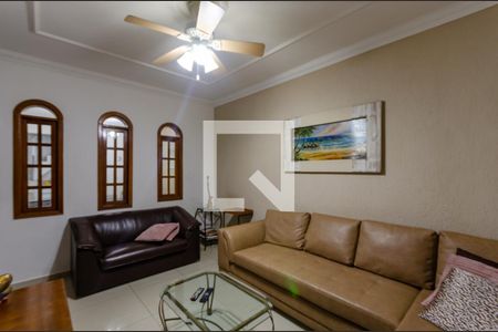 Sala de TV de casa à venda com 3 quartos, 220m² em Santa Monica, Belo Horizonte