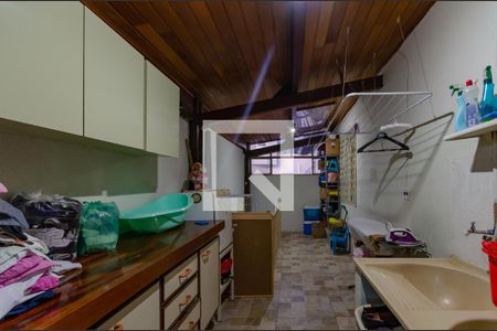 Casa à venda com 220m², 3 quartos e 2 vagas Casa à venda com 220m², 3 quartos e 2 vagasÁrea de Serviço