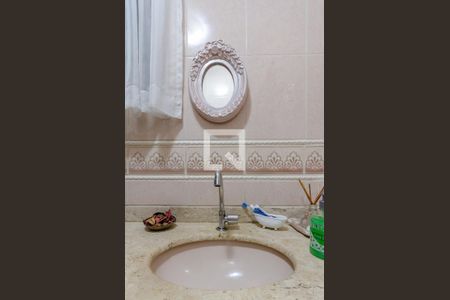 Casa à venda com 220m², 3 quartos e 2 vagas Casa à venda com 220m², 3 quartos e 2 vagasBanheiro social 1