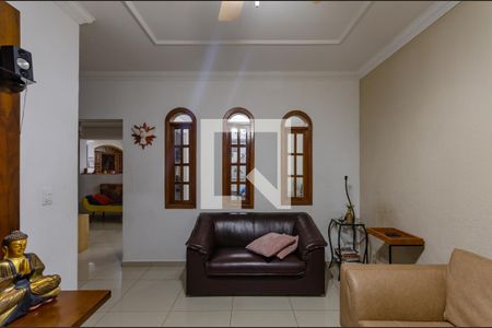 Sala de TV de casa à venda com 3 quartos, 220m² em Santa Monica, Belo Horizonte