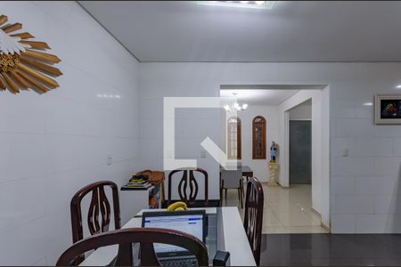 Casa à venda com 220m², 3 quartos e 2 vagas Casa à venda com 220m², 3 quartos e 2 vagasCopa