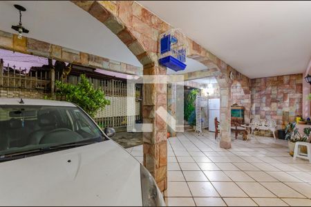 Casa à venda com 220m², 3 quartos e 2 vagas Casa à venda com 220m², 3 quartos e 2 vagasVaranda