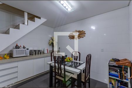 Casa à venda com 220m², 3 quartos e 2 vagas Casa à venda com 220m², 3 quartos e 2 vagasCopa