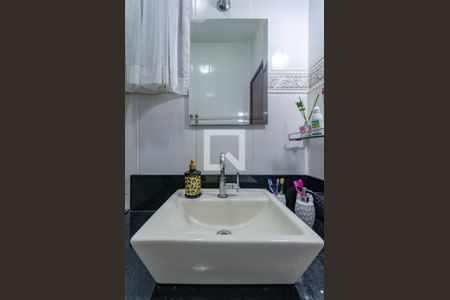 Casa à venda com 220m², 3 quartos e 2 vagas Casa à venda com 220m², 3 quartos e 2 vagasBanheiro social 2