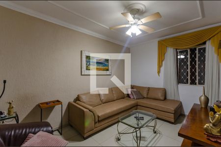 Sala de TV de casa à venda com 3 quartos, 220m² em Santa Monica, Belo Horizonte