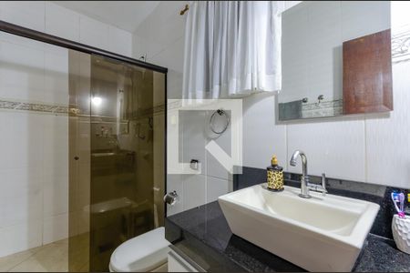 Casa à venda com 220m², 3 quartos e 2 vagas Casa à venda com 220m², 3 quartos e 2 vagasBanheiro social 2