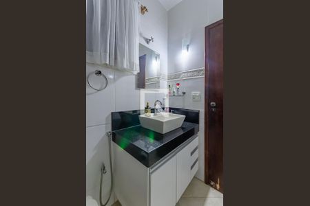 Casa à venda com 220m², 3 quartos e 2 vagas Casa à venda com 220m², 3 quartos e 2 vagasBanheiro social 2
