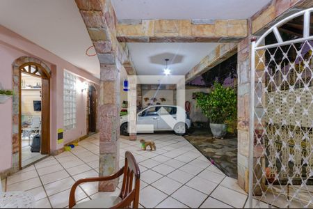 Casa à venda com 220m², 3 quartos e 2 vagas Casa à venda com 220m², 3 quartos e 2 vagasVaranda