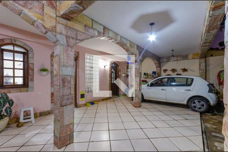 Casa à venda com 220m², 3 quartos e 2 vagas Casa à venda com 220m², 3 quartos e 2 vagasVaranda