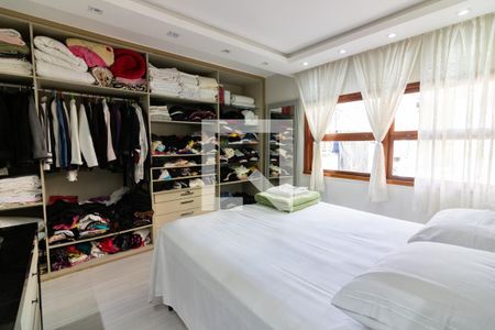 Casa à venda com 218m², 3 quartos e 2 vagasSuíte