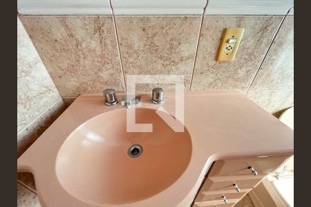 Casa à venda com 100m², 2 quartos e sem vaga Casa à venda com 100m², 2 quartos e sem vagaBanheiro da Suíte 1