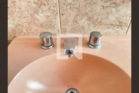 Casa à venda com 100m², 2 quartos e sem vaga Casa à venda com 100m², 2 quartos e sem vagaBanheiro da Suíte 1