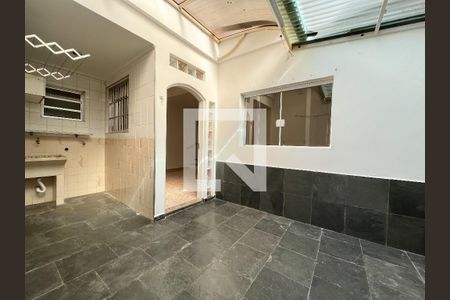 Casa à venda com 100m², 2 quartos e sem vaga Casa à venda com 100m², 2 quartos e sem vagaQuintal