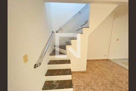 Escada  de casa à venda com 2 quartos, 100m² em Vila da Saúde, São Paulo