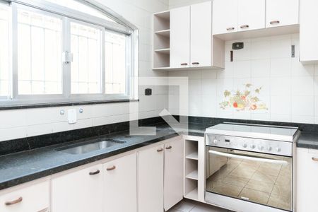 Casa à venda com 129m², 2 quartos e 2 vagas Casa à venda com 129m², 2 quartos e 2 vagasCozinha