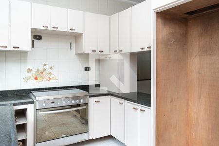 Casa à venda com 129m², 2 quartos e 2 vagas Casa à venda com 129m², 2 quartos e 2 vagasCozinha