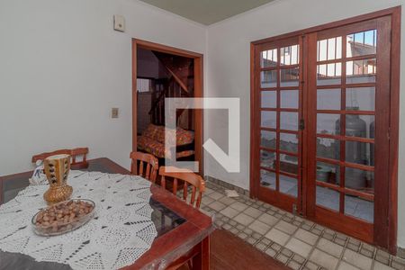Casa à venda com 380m², 4 quartos e 4 vagas Casa à venda com 380m², 4 quartos e 4 vagasCozinha / sala de jantar
