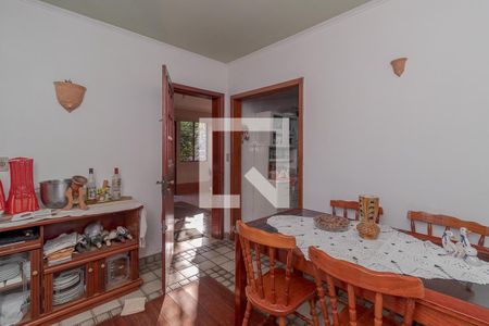 Casa à venda com 380m², 4 quartos e 4 vagas Casa à venda com 380m², 4 quartos e 4 vagasCozinha / sala de jantar